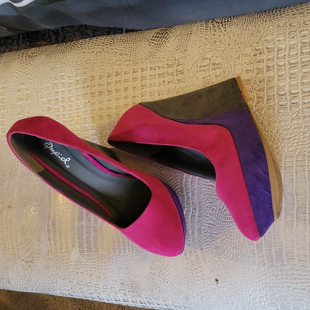 Shoes - Picture 2 of 3